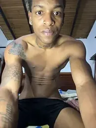 carlitos_MR webcam stripchat model stream image