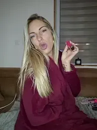 Ly_die webcam stripchat model stream image
