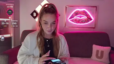 BellaXundXUwe webcam stripchat model stream image